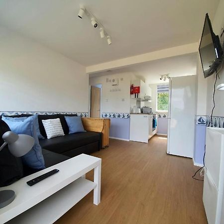 Chalet 57 Sandown Bay Holiday Centre Generous Money Off Ferry Crossings & Free Wifi, September And Halloween Deals Now On Exterior photo