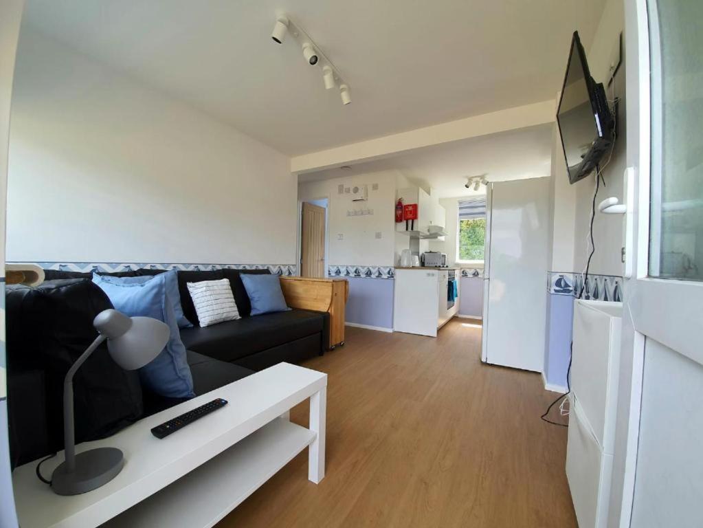 Chalet 57 Sandown Bay Holiday Centre Generous Money Off Ferry Crossings & Free Wifi, September And Halloween Deals Now On Exterior photo