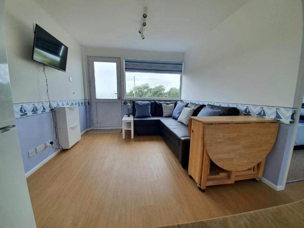 Chalet 57 Sandown Bay Holiday Centre Generous Money Off Ferry Crossings & Free Wifi, September And Halloween Deals Now On Exterior photo