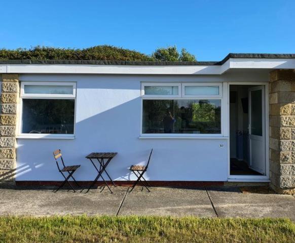 Chalet 57 Sandown Bay Holiday Centre Generous Money Off Ferry Crossings & Free Wifi, September And Halloween Deals Now On Exterior photo